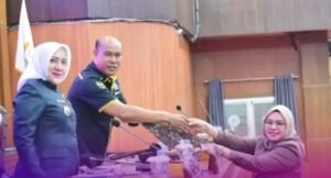 Bupati Ratna Hadiri Paripurna Penjelasan 5 Raperda